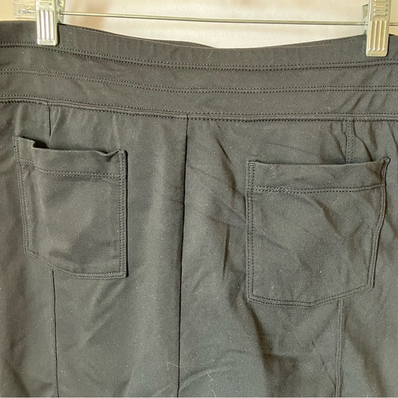 Athleta Black Metro Downtown Athletic Skirt Skort
Size Large - Picture 6 of 7